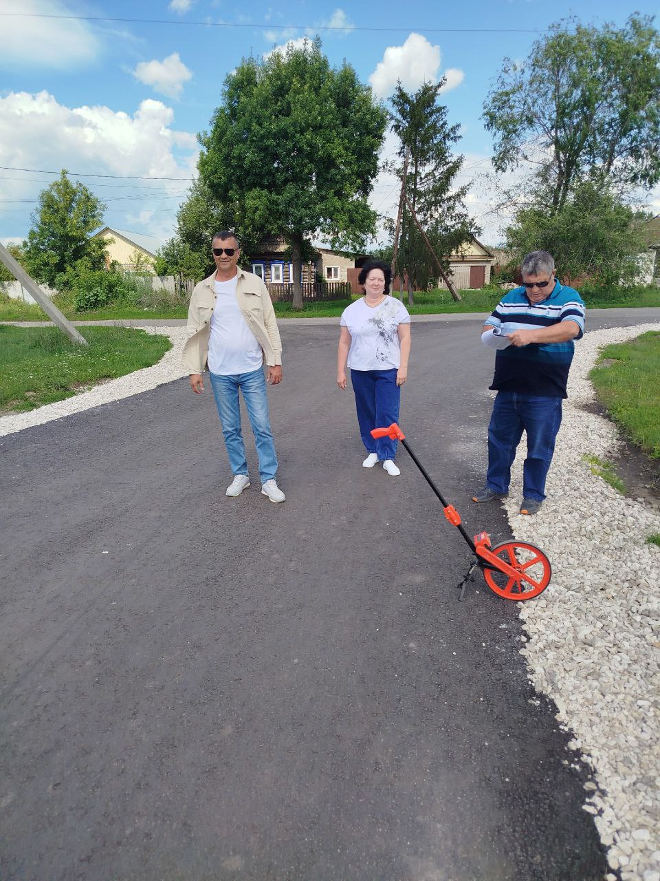 Состоялась приемка асфальтного покрытия по ул. Садовая в Верхней Якушке и тротуарной дорожки по ул. Кооперативная в с. Станция Якушка.