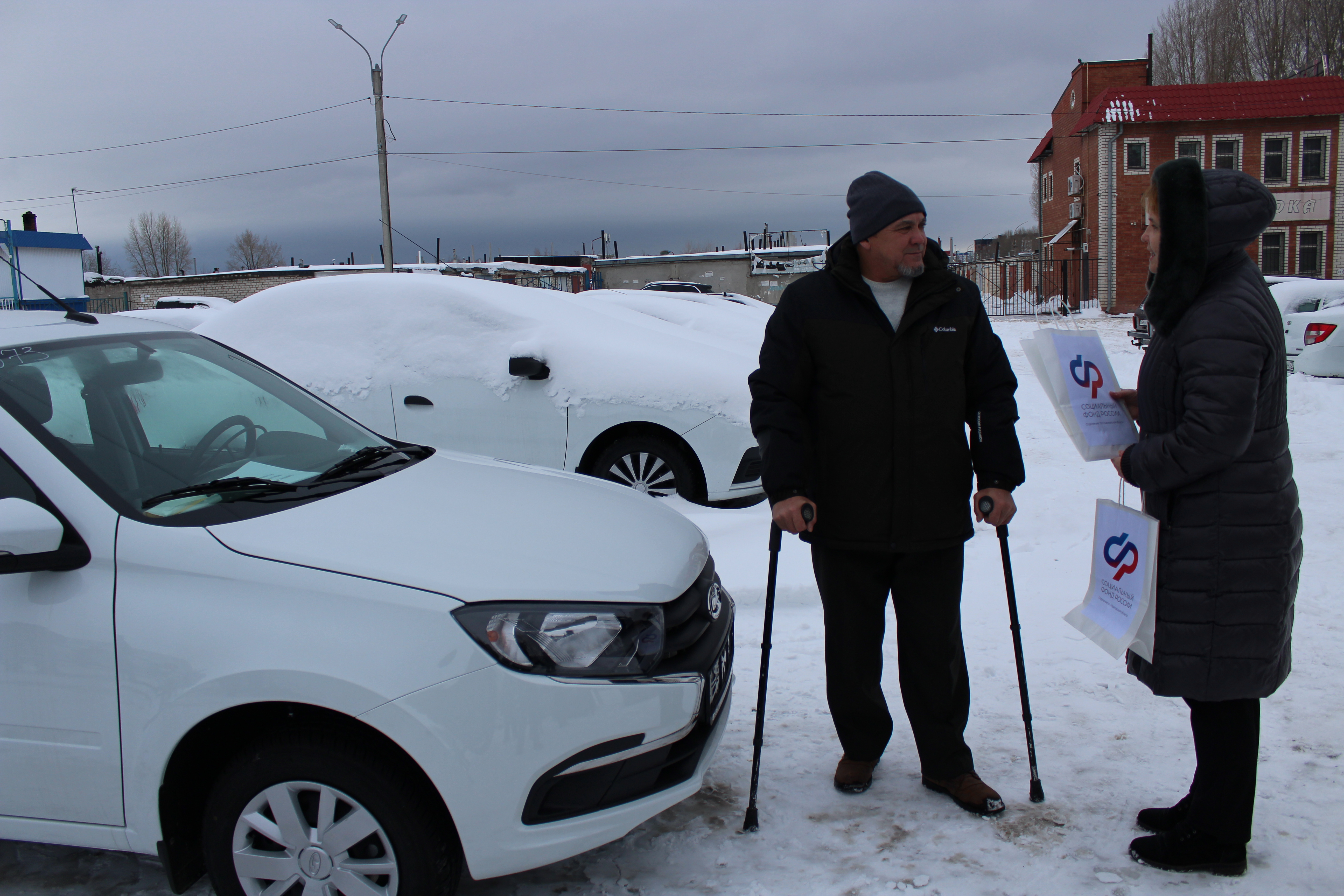 Новые автомобили Lada Granta получили десять жителей Ульяновской области, которые ранее пострадали на производстве.